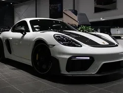 Vit Ny 2024 Porsche 718 Cayman GT4 Sportkupé | 2 095 600 kr (Dyr)
