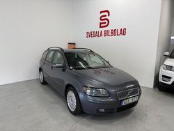 Grå Begagnad 2006 Volvo V50 Kinetic Kombi | 44 899 kr (Marknadspris)