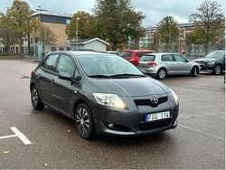 Grå Begagnad 2008 Toyota Auris Halvkombi | 39 000 kr (Marknadspris)