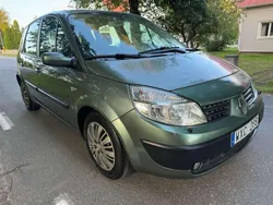 Grön Begagnad 2005 Renault Scénic II Minibuss | 29 900 kr (Marknadspris)
