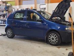 Blå Begagnad 2000 Fiat Punto Halvkombi | 6 000 kr
