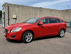 Röd Begagnad 2013 Volvo V60 Momentum Kombi | 79 000 kr (Marknadspris)