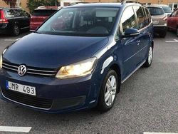 Blå Begagnad 2012 VW Touran Minibuss | 62 999 kr (Marknadspris)