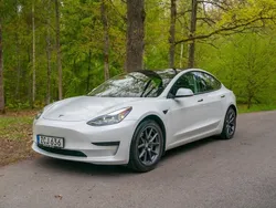 Vit Begagnad 2021 Tesla Model 3 Standard Range Plus Sedan | 249 000 kr (Lite dyr)