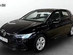 Svart Begagnad 2020 VW Golf VII Life Halvkombi | 194 800 kr (Marknadspris)