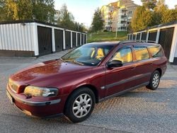 Röd Begagnad 2001 Volvo V70 Kombi | 14 000 kr