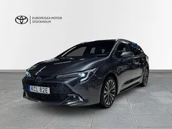 Mörkgrå (gråmetallic) Begagnad 2024 Toyota Corolla Style Kombi | 314 900 kr (Marknadspris)