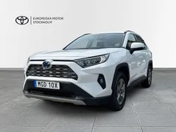 Vit Begagnad 2022 Toyota RAV4 Hybrid Active SUV | 359 900 kr (Marknadspris)