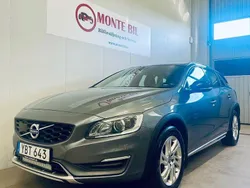 Grå Begagnad 2016 Volvo V60 CC Summum Kombi | 159 900 kr (Bra pris)
