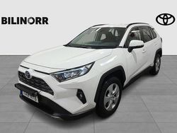 Vit Begagnad 2022 Toyota RAV4 Hybrid Active SUV | 359 900 kr (Marknadspris)