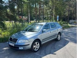 Grå Begagnad 2006 Skoda Octavia Kombi | 39 900 kr (Marknadspris)