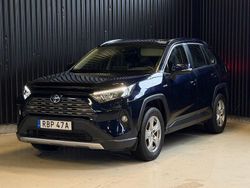 Mörkblå Begagnad 2021 Toyota RAV4 Hybrid Active SUV | 299 900 kr (Marknadspris)