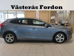 Ljusblå Begagnad 2016 Volvo V40 Kinetic Kombi | 147 900 kr (Lite dyr)
