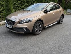 Brun Begagnad 2013 Volvo V40 CC Summum Kombi | 165 000 kr (Marknadspris)