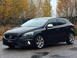Svart Begagnad 2013 Volvo V40 R-Design Summum Kombi | 99 999 kr (Marknadspris)
