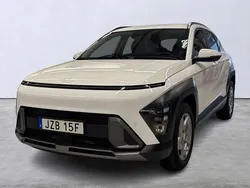 Flerfärgad (vit) Begagnad 2024 Hyundai Kona SUV | 275 000 kr (Superpris)