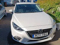 Vit Begagnad 2016 Mazda 3 Inclusive Halvkombi | 129 900 kr (Bra pris)