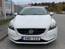 Vit Begagnad 2014 Volvo V40 Kinetic Halvkombi | 98 500 kr (Bra pris)