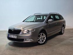 Ljusbrun (brun) Begagnad 2013 Skoda Superb Kombi | 139 900 kr (Marknadspris)