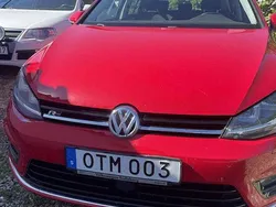 Röd Begagnad 2015 VW Golf VII Halvkombi | 140 000 kr (Marknadspris)