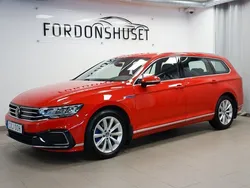 Röd Begagnad 2022 VW Passat GTE Kombi | 229 000 kr (Dyr)