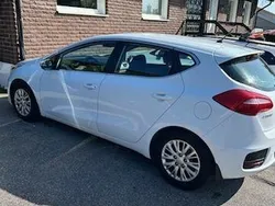 Vit Begagnad 2016 Kia Ceed Halvkombi | 95 000 kr (Marknadspris)