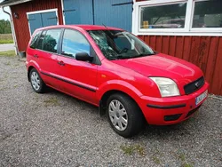 Röd Begagnad 2004 Ford Fusion Halvkombi | 20 000 kr (Marknadspris)