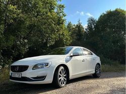 Vit Begagnad 2015 Volvo S60 Momentum Sedan | 147 000 kr (Marknadspris)
