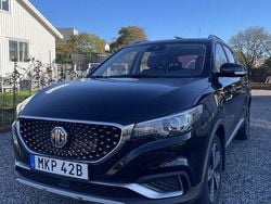 Svart Begagnad 2021 MG ZS SUV | 170 000 kr (Marknadspris)