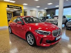 Röd Begagnad 2019 BMW 118 M Sport Halvkombi | 229 900 kr (Marknadspris)