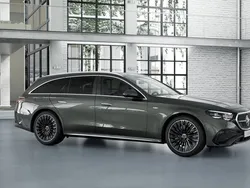 Grå Ny 2025 Mercedes E300 AMG Kombi | 823 300 kr (Marknadspris)