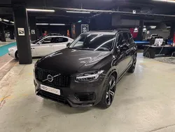 Grå Begagnad 2022 Volvo XC90 R-Design SUV | 729 000 kr (Marknadspris)