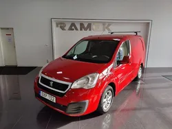 Röd Begagnad 2015 Peugeot Partner Minibuss | 79 000 kr (Marknadspris)