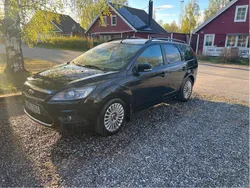 Svart Begagnad 2011 Ford Focus Titanium Kombi | 32 000 kr (Marknadspris)