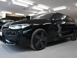 Svart Ny 2025 VW Passat Black Edition Kombi | 573 300 kr (Marknadspris)