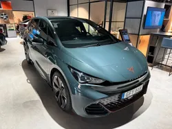 Mörkgrön Ny 2024 Cupra Born e-Boost Halvkombi | 591 900 kr