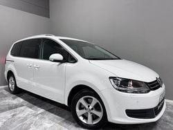 Vit Begagnad 2014 VW Sharan Minibuss | 124 900 kr (Lite dyr)