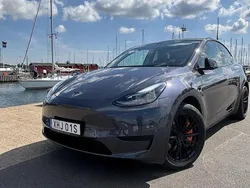 Grå Begagnad 2023 Tesla Model Y Standard Range SUV | 449 000 kr