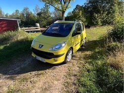 Gul Begagnad 2005 Peugeot 1007 Halvkombi | 23 500 kr