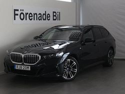 Svart Begagnad 2024 BMW 530e M Sport Kombi | 669 000 kr (Marknadspris)