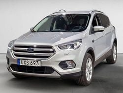 Grå Begagnad 2018 Ford Kuga Titanium SUV | 154 900 kr (Marknadspris)