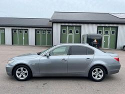 Ljusgrå Begagnad 2003 BMW 520 Sedan | 37 900 kr (Marknadspris)