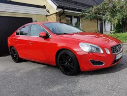 Röd Begagnad 2013 Volvo S60 Summum Sedan | 99 000 kr (Superpris)