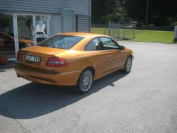Gul Begagnad 2001 Volvo C70 Sportkupé | 150 000 kr