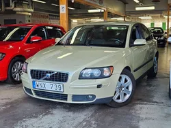 Ljusgrön Begagnad 2005 Volvo S40 Kinetic Sedan | 59 999 kr (Dyr)