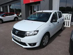 Vit Begagnad 2015 Dacia Sandero Halvkombi | 59 500 kr (Lite dyr)