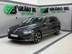 Mörkgrå (grå) Begagnad 2018 VW Passat GTE Kombi | 189 900 kr (Marknadspris)