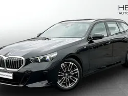 Svart (black) Begagnad 2025 BMW 520 M Sport Kombi | 598 700 kr (Dyr)
