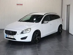 Vit Begagnad 2013 Volvo V60 Momentum Kombi | 119 900 kr (Marknadspris)