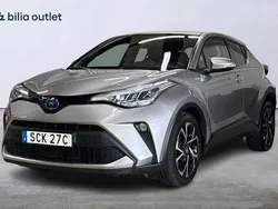 Mörkgrå Begagnad 2021 Toyota C-HR Edition SUV | 254 900 kr (Marknadspris)